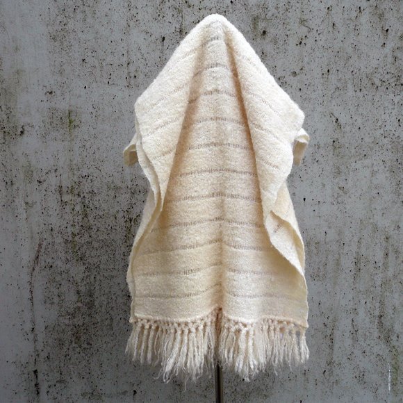 Vintage AU TERROIR cream / beige scarf, Canada - Picture 4 of 7